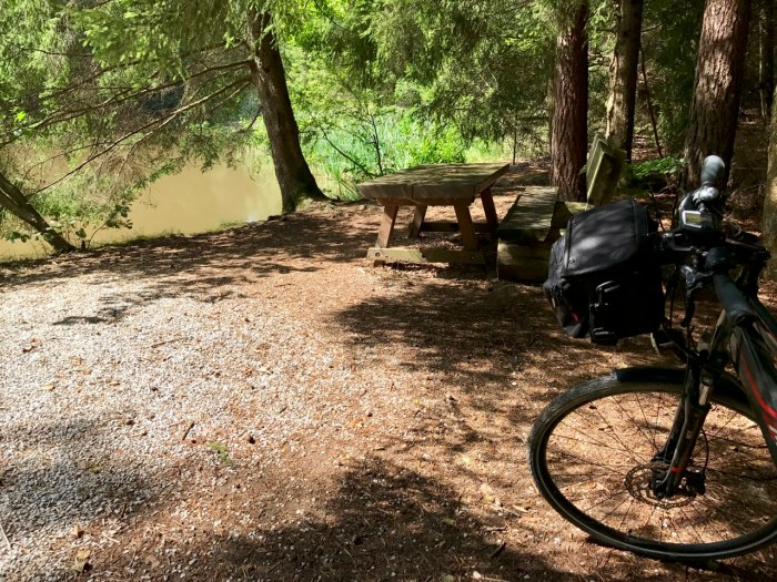 idyllische Stelle für eine Pause am Käsperlsweiher