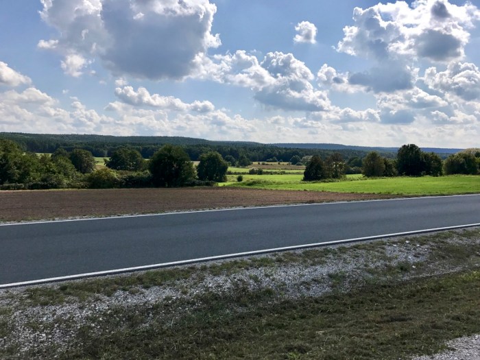 schöne Aussicht auf dem Weg nach Hallendorf